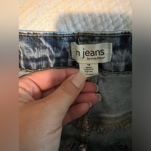 EUC Distressed Skinny Jeans - Picture 4 of 4